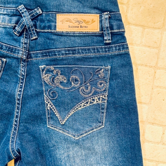 Suzanne Betro Denim Shorts Dark Wash - Picture 4 of 9